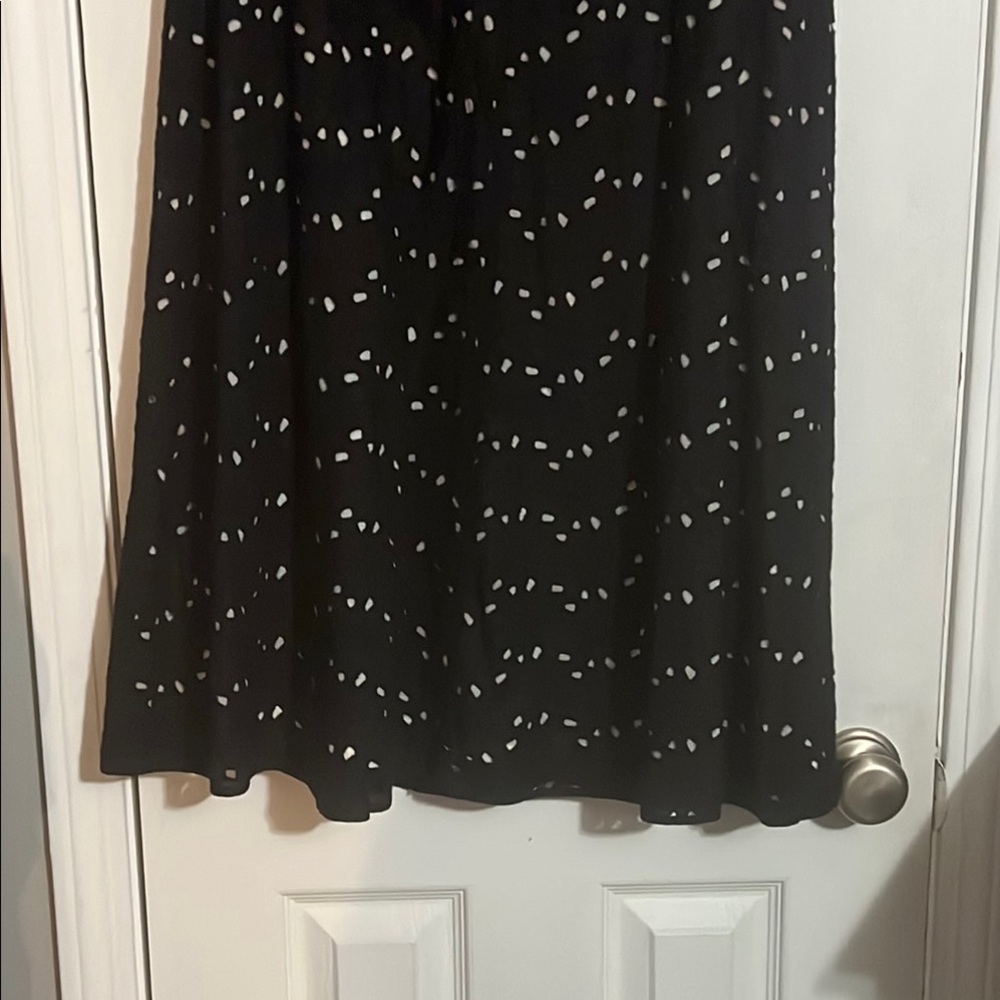 Elegant Black Dress - Picture 3 of 5